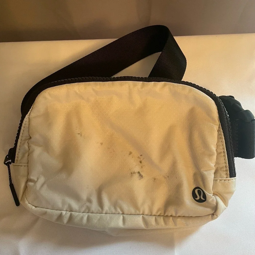 Lululemon Everywhere Offwhite White Nylon Black Belt Fanny Pack Bag Purse
